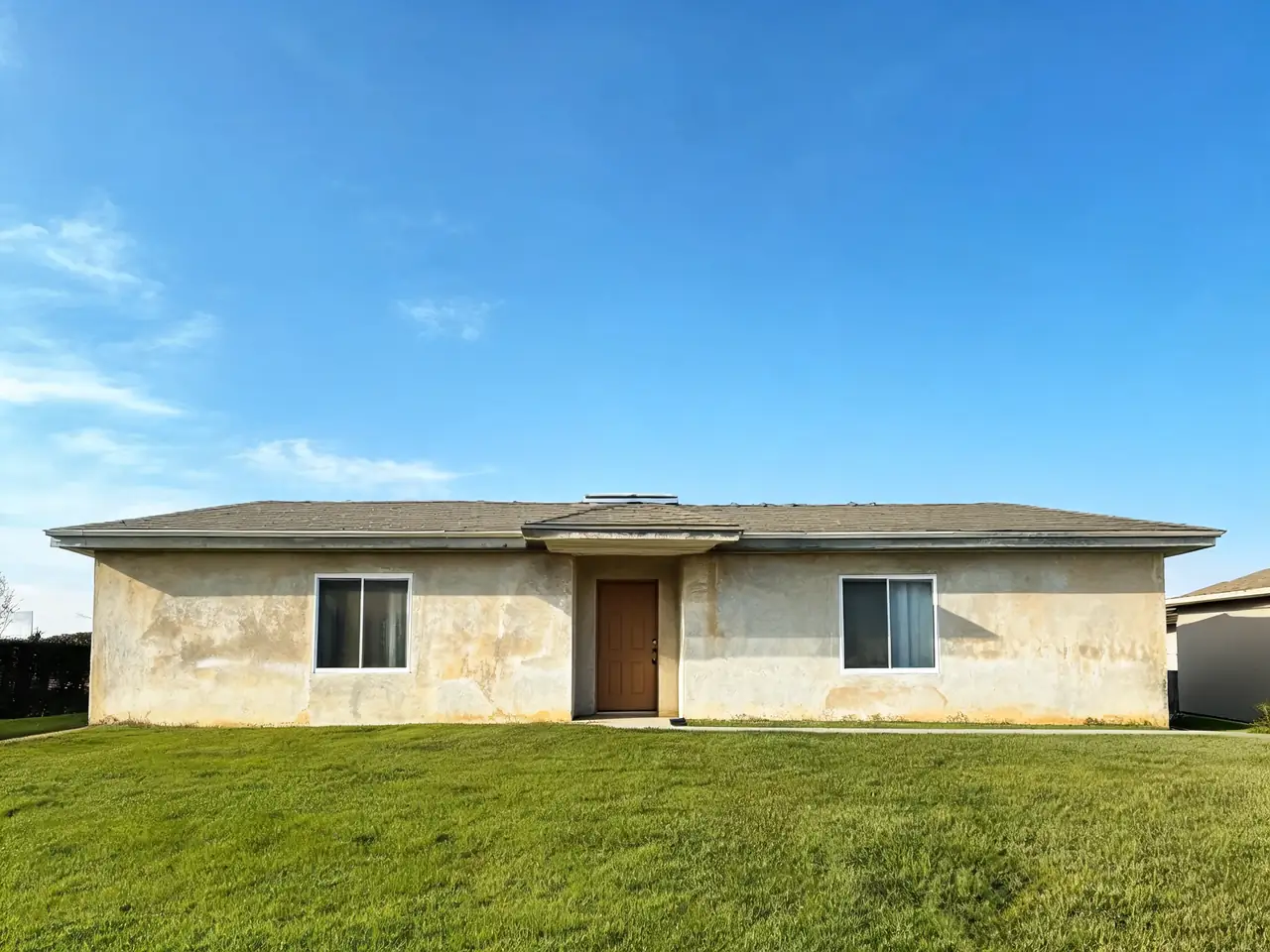 AI exterior design from old stucco to contemporary minimalist style before AI redesign